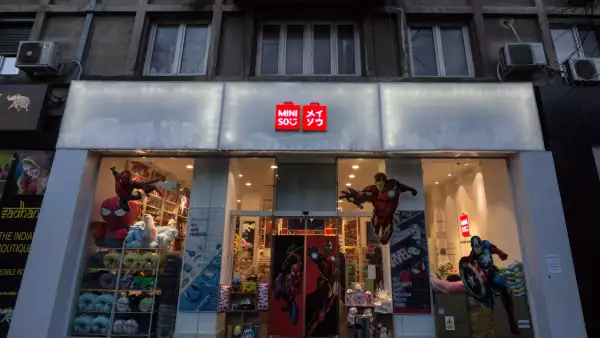 Miniso apuesta por los snacks enchilados y ofertas para competir con Temu y Shein