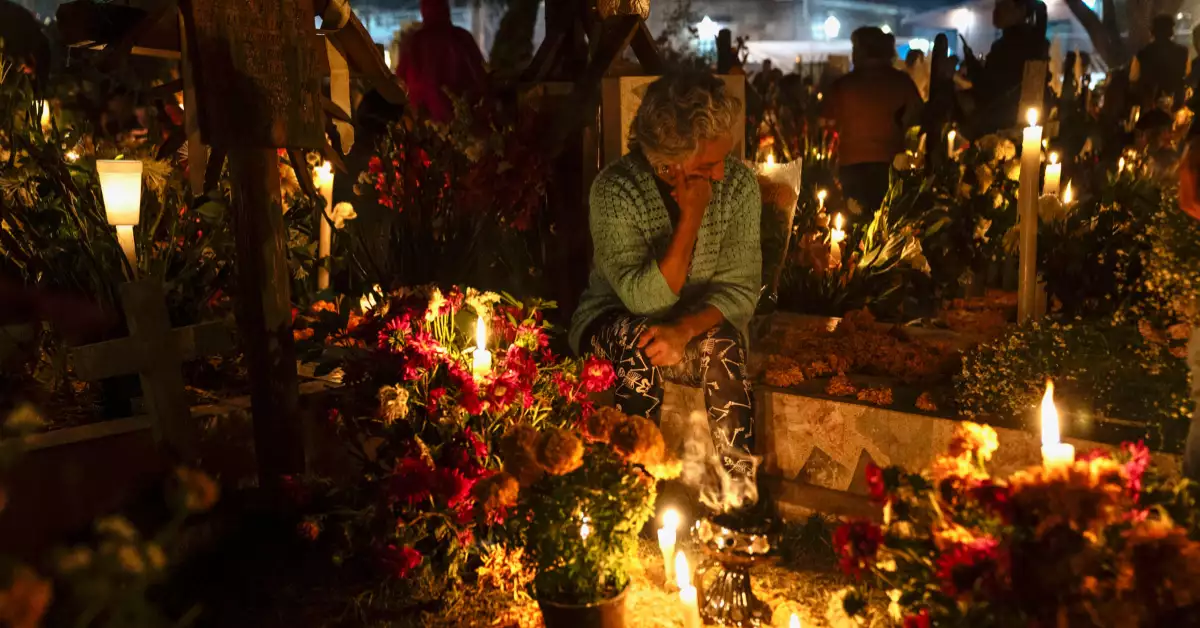 Horarios de los panteones en CDMX el 1 y 2 de noviembre 2025: ¿a qué hora abren y cierran en Día de muertos?