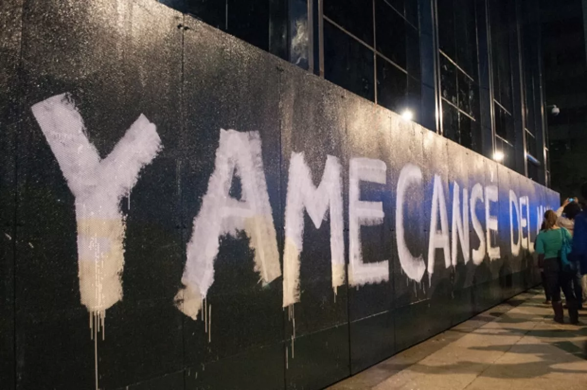 El comentario del procurador trascendió las redes sociales y un grupo de manifestantes acudió al Ángel de la Independencia para mostrar indignación por lo dicho.