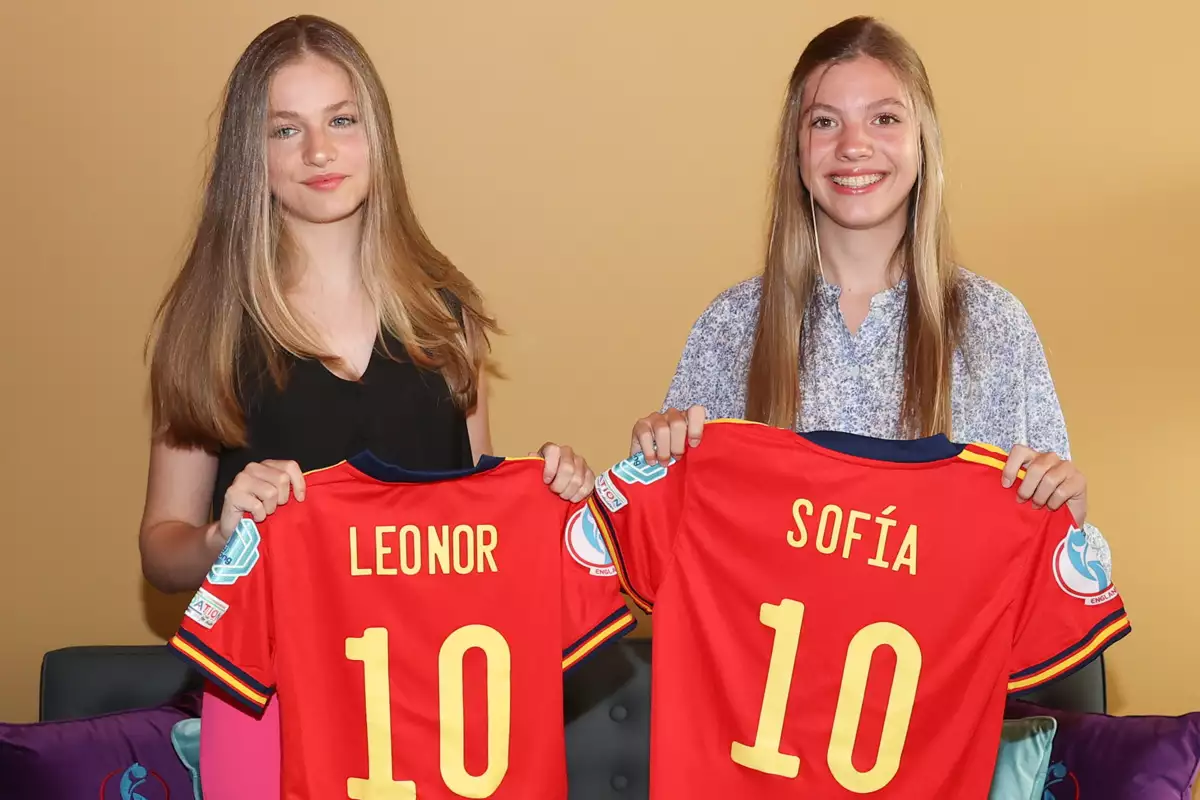La infanta Sofía de España estrena sonrisa, su hermana Leonor aún está en proceso