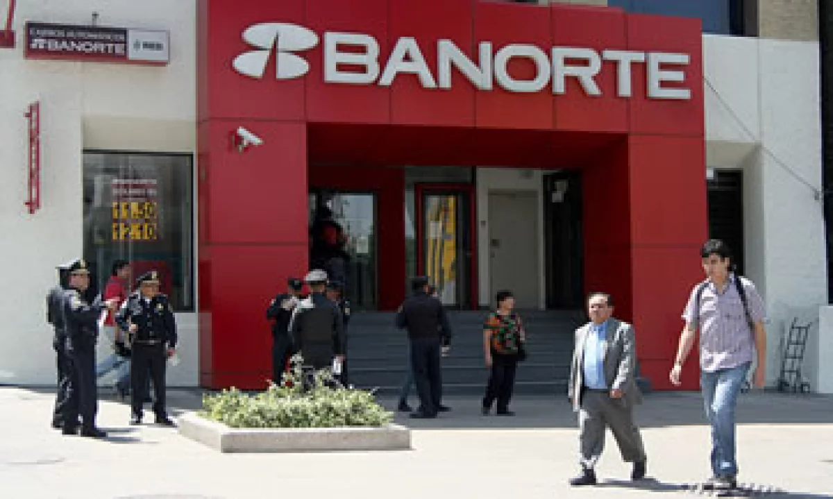 La Asociación de Bancos de México insta a los clientes a adelantar transacciones en ventanillas. (Foto: Cuarto Oscuro)