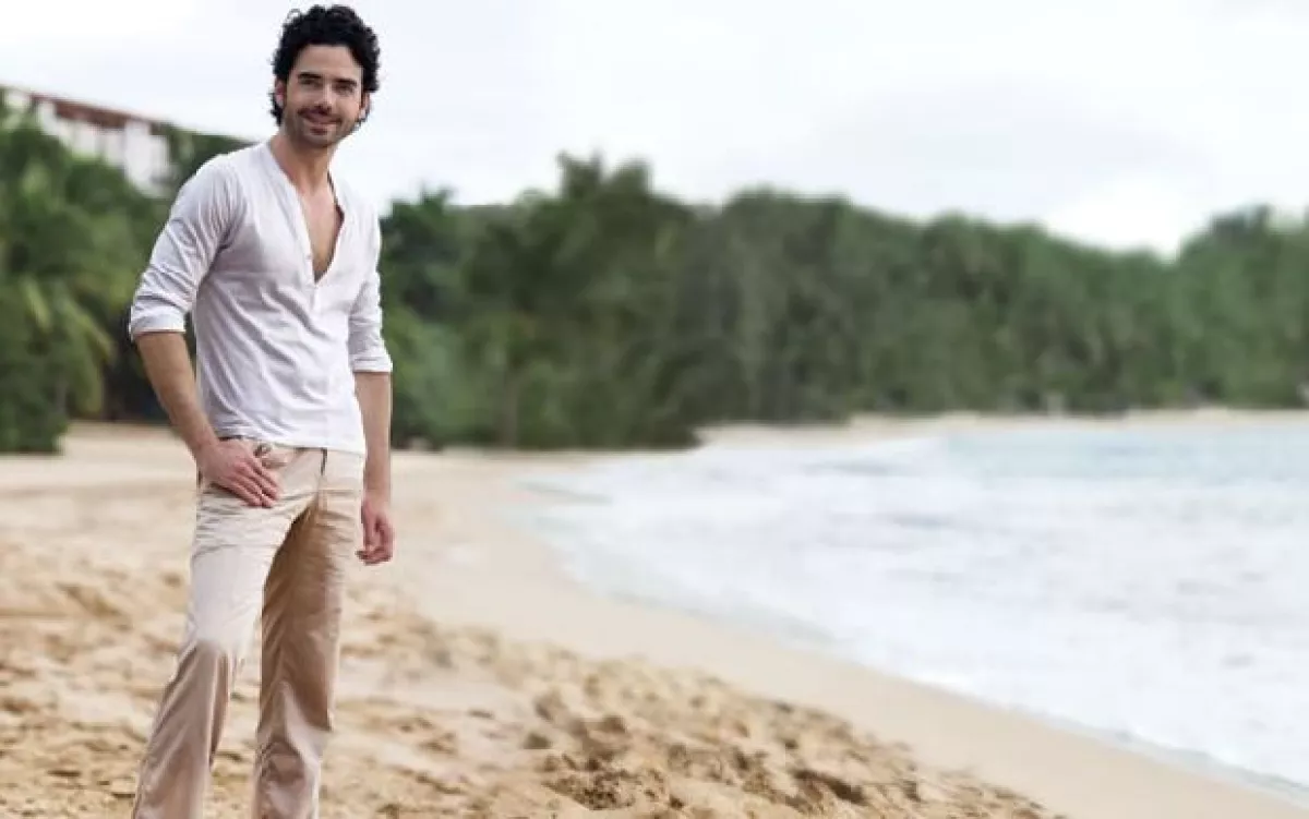 Es fan de los deportes al aire libre.