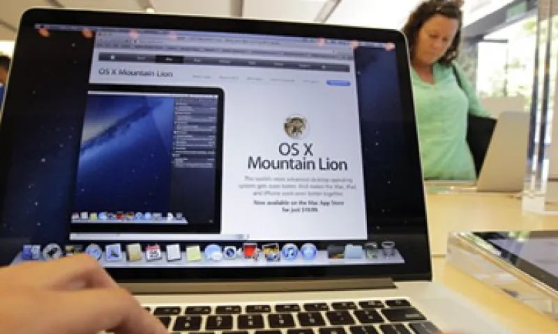 El sistema operativo Mountain Lion tiene más de 200 características nuevas, entre las cuales está un nuevo centro de notificicaciones.  (Foto: Reuters)