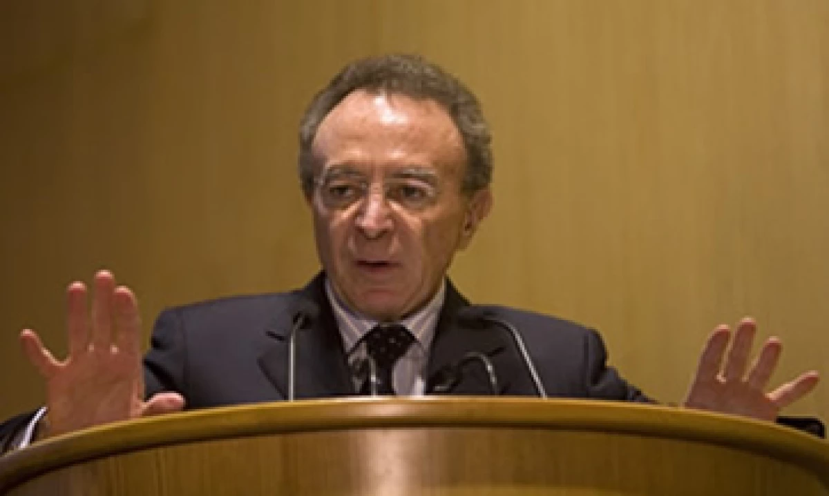 Guillermo Ortiz dijo que será difícil que los inversionistas se comprometan a proyectos denominados en una moneda reintroducida. (Foto: AP)