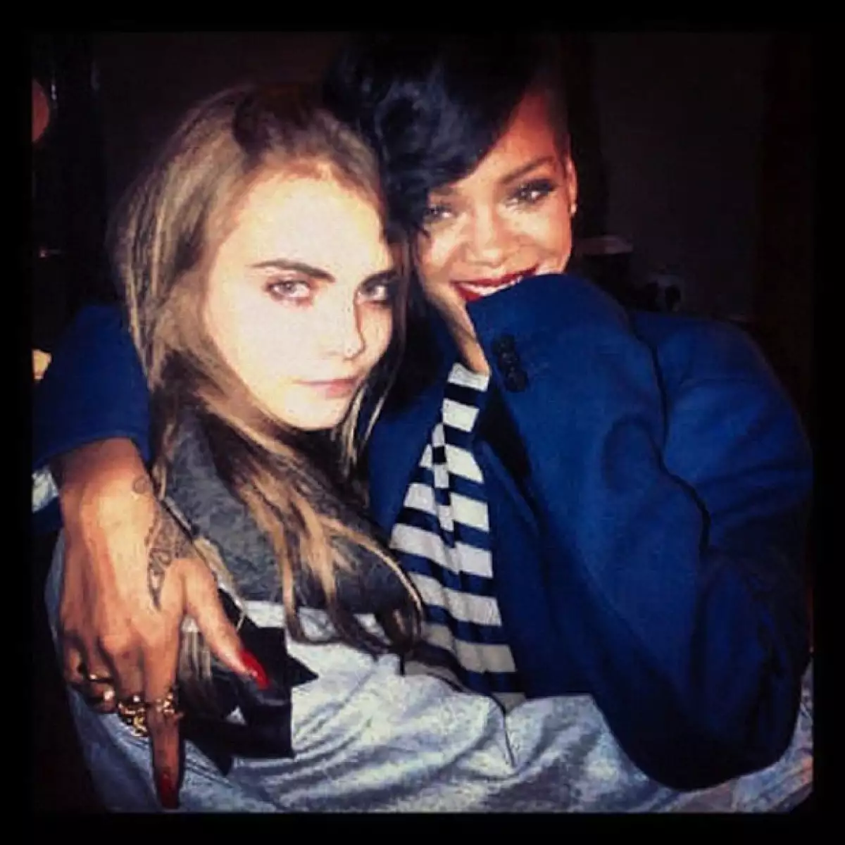 La modelo británica se tatuó un león en el dedo índice; y el encargado de la impresión fue el tatuador Bang Bang, de Nueva York, quien agradeció a su amiga Rihanna que le recomendara.