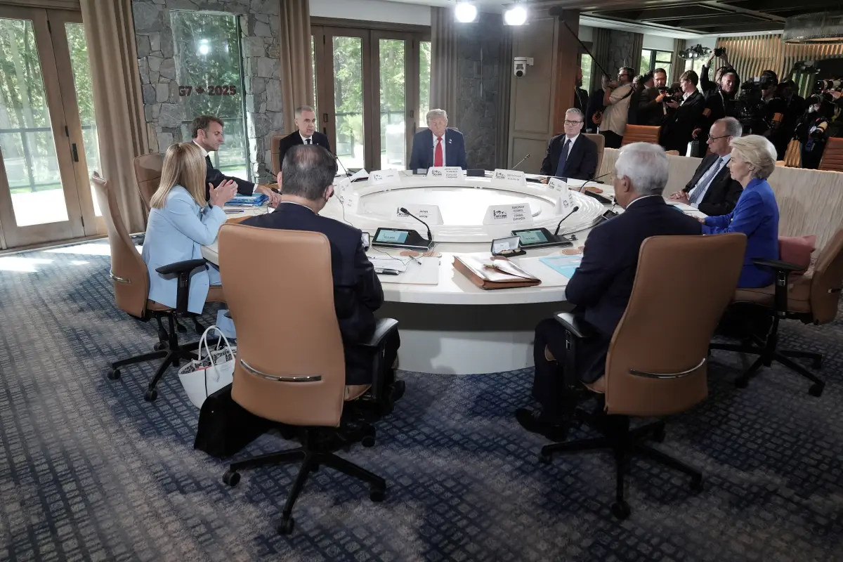 El primer ministro Keir Starmer asiste a la primera sesión de trabajo en la cumbre de líderes del G7 en Kananaskis, Alberta, Canadá, el 16 de junio de 2025.