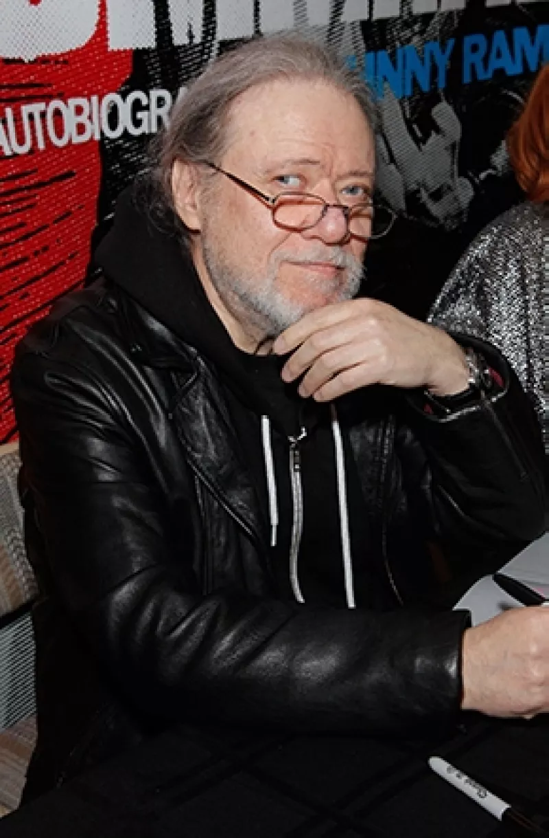 El último miembro original de la banda y uno de los fundadores de uno de los grupos del punk-rock más emblemáticos de la historia, murió de cáncer en su casa en Nueva York a los 62 años.