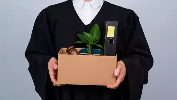 Aumentan retiros y renuncias por Reforma Judicial