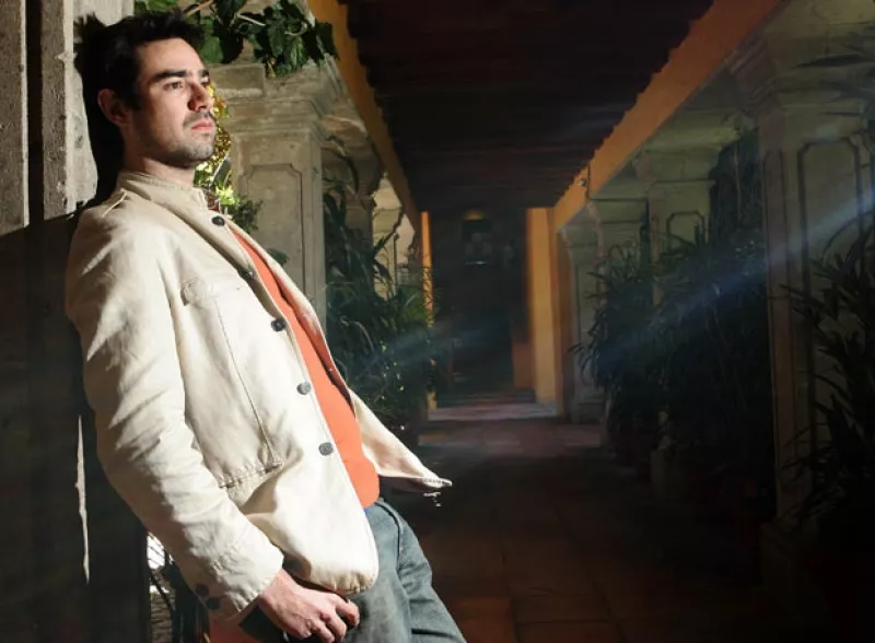 El actor promociona el lanzamiento del libro de la que será la primera película épica hecha totalmente en México y que se estrenará a principios del 2011.