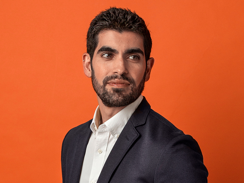 avatar mx-auto white