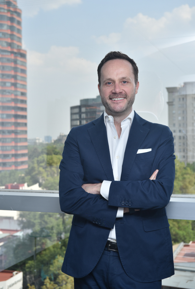 Baxter, Foto de Piero Novello, director general para Baxter México