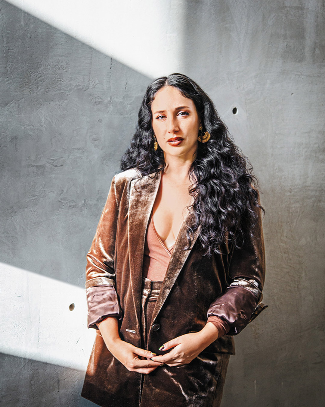 Ambiente social en bar y vista al océano