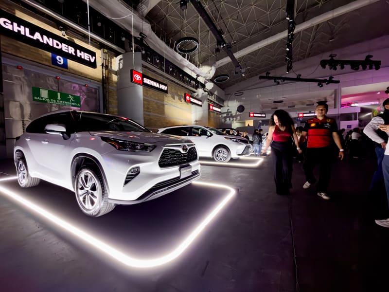 Acabados premium en el interior RAV4 2026