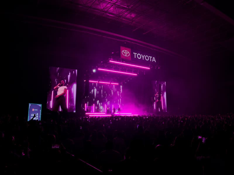 Conectividad integrada en consola central RAV4