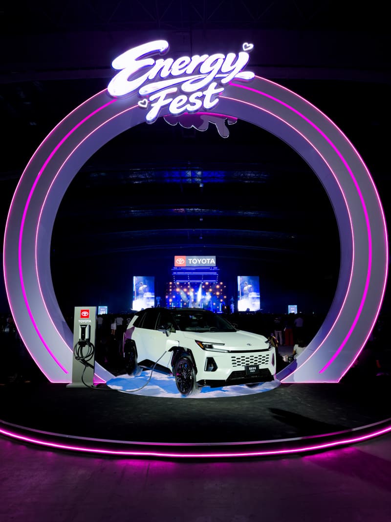 RAV4 en carretera abierta