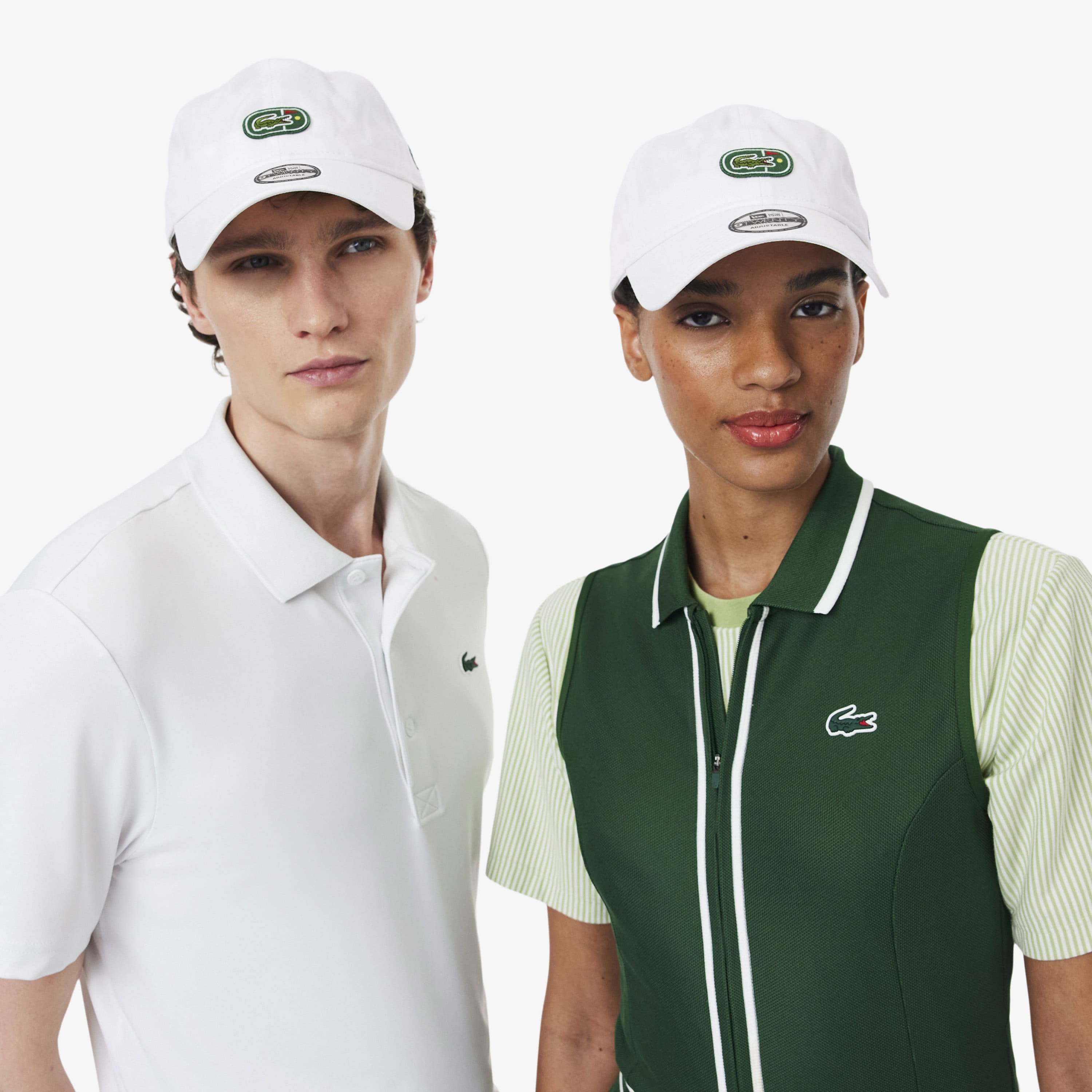 Dúo Lacoste x New Era — Caps Blancos