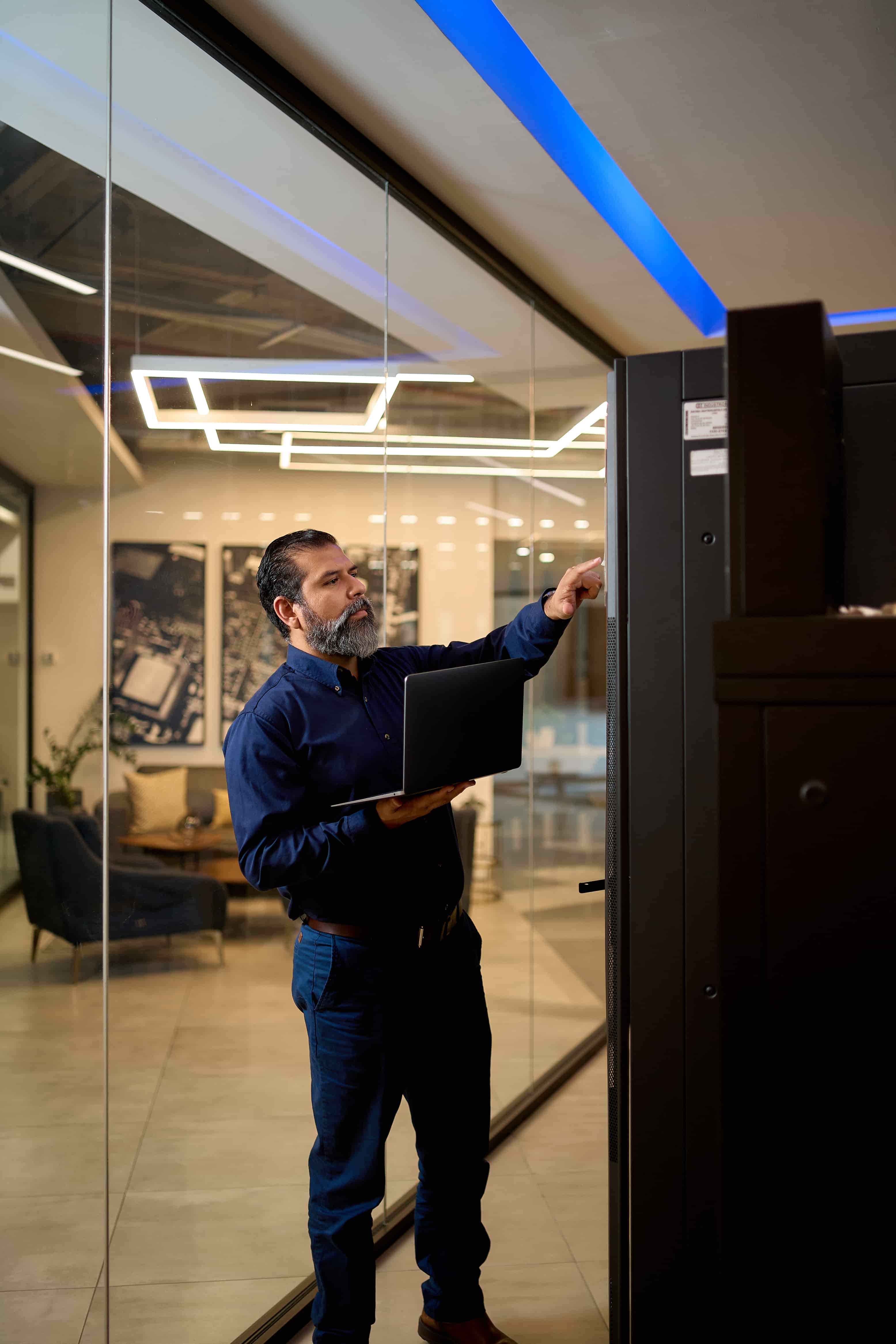 Industronic SME — monitoreo en operación
