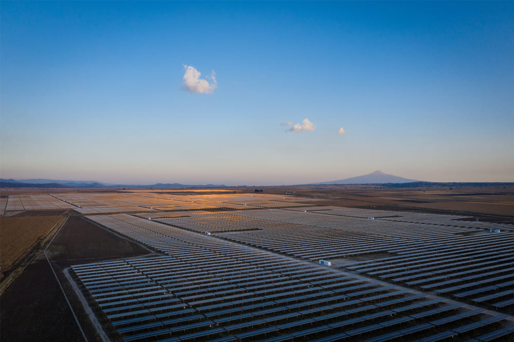 Planta solar de Enel México al atardecer