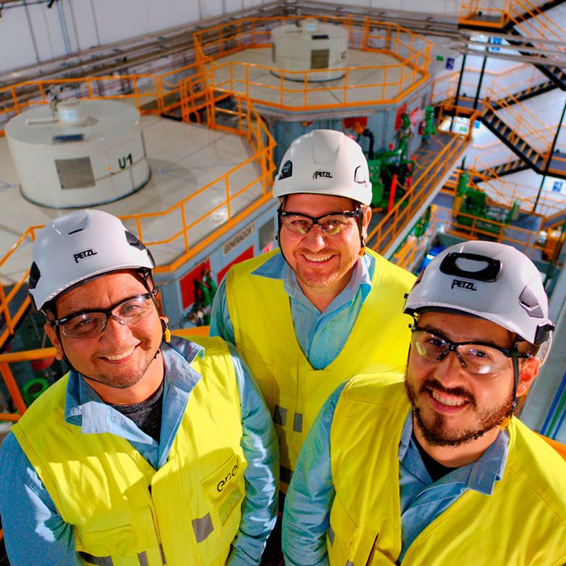Equipo de Enel México en una central de generación